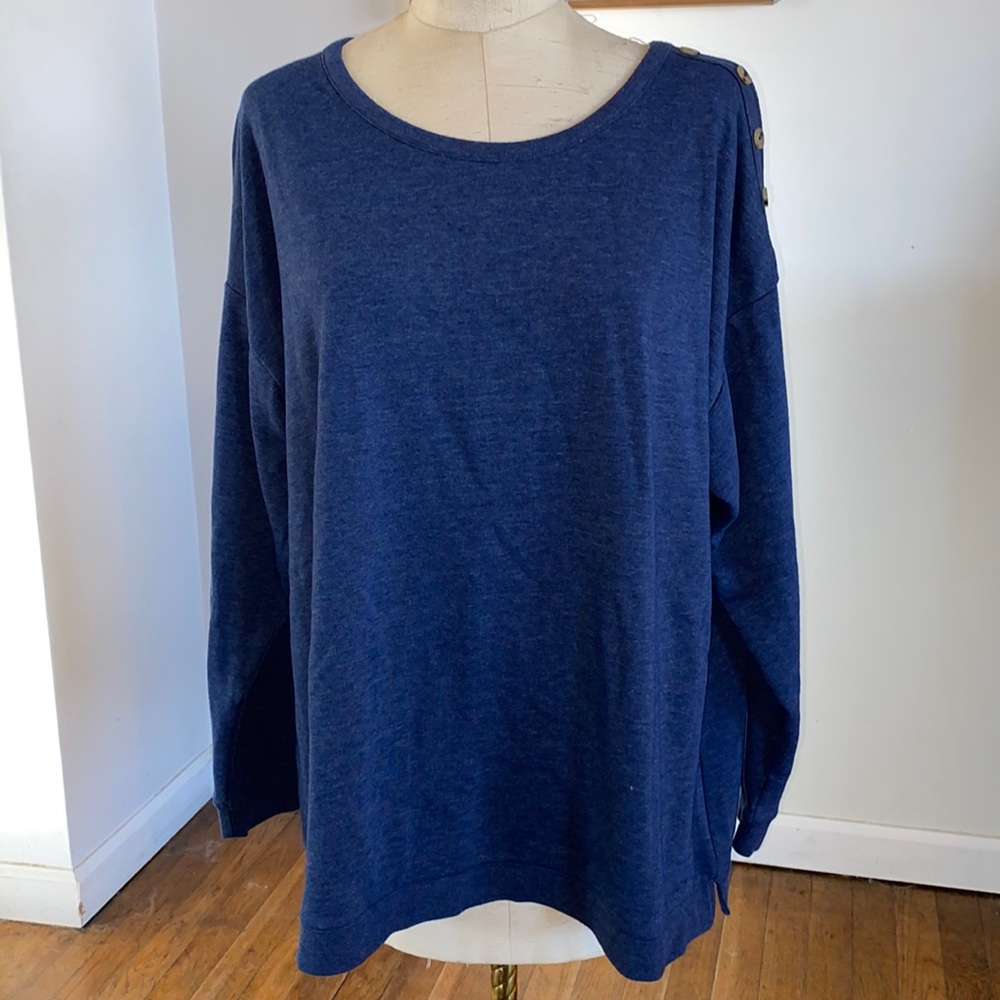 Croft & barrow 2X sweatshirt with buttons on left shoulder